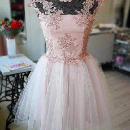 A Line Short Tulle Homecoming With Lace Appliuques..