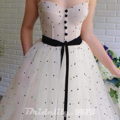 Princess White Tulle A-line Sweetheart Prom Dress..