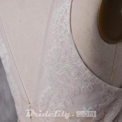 Ruffle V-neck Floor Length Lace Wedding Dress
