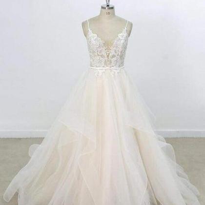 Eye-catching Appliques Tulle A-line Wedding Dress