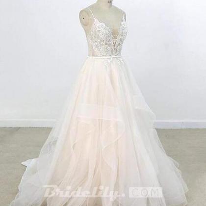 Eye-catching Appliques Tulle A-line Wedding Dress