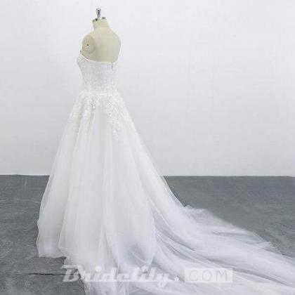 Graceful Strapless Appliques Tulle Wedding Dress