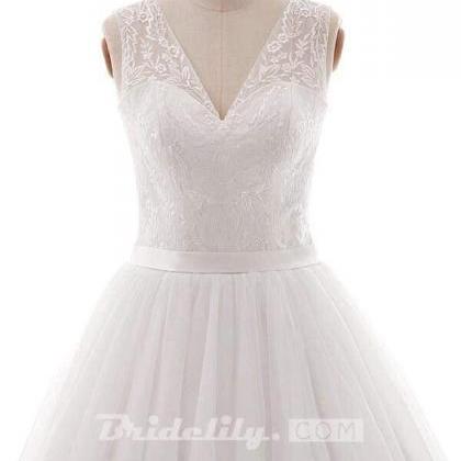 Eye-catching V-neck Tulle A-line Wedding Dress