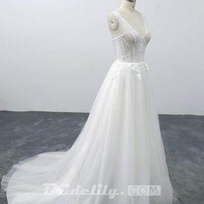 Lace-up V-neck Appliques Tulle A-line Wedding..