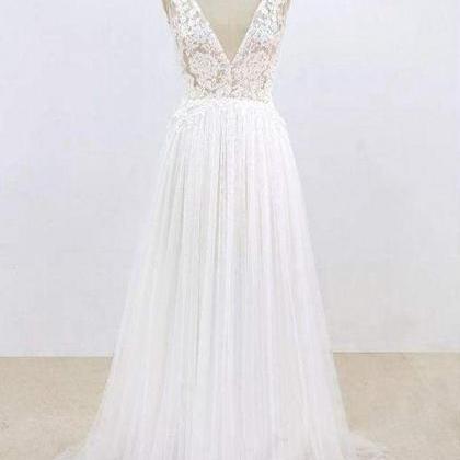 Deep V-neck Lace A-line Tulle Wedding Dress