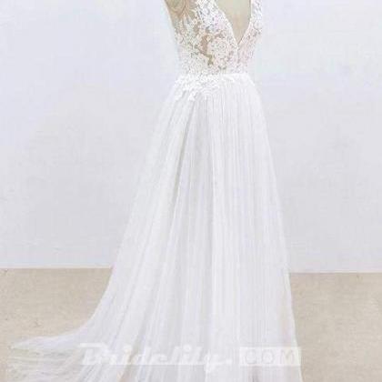 Deep V-neck Lace A-line Tulle Wedding Dress